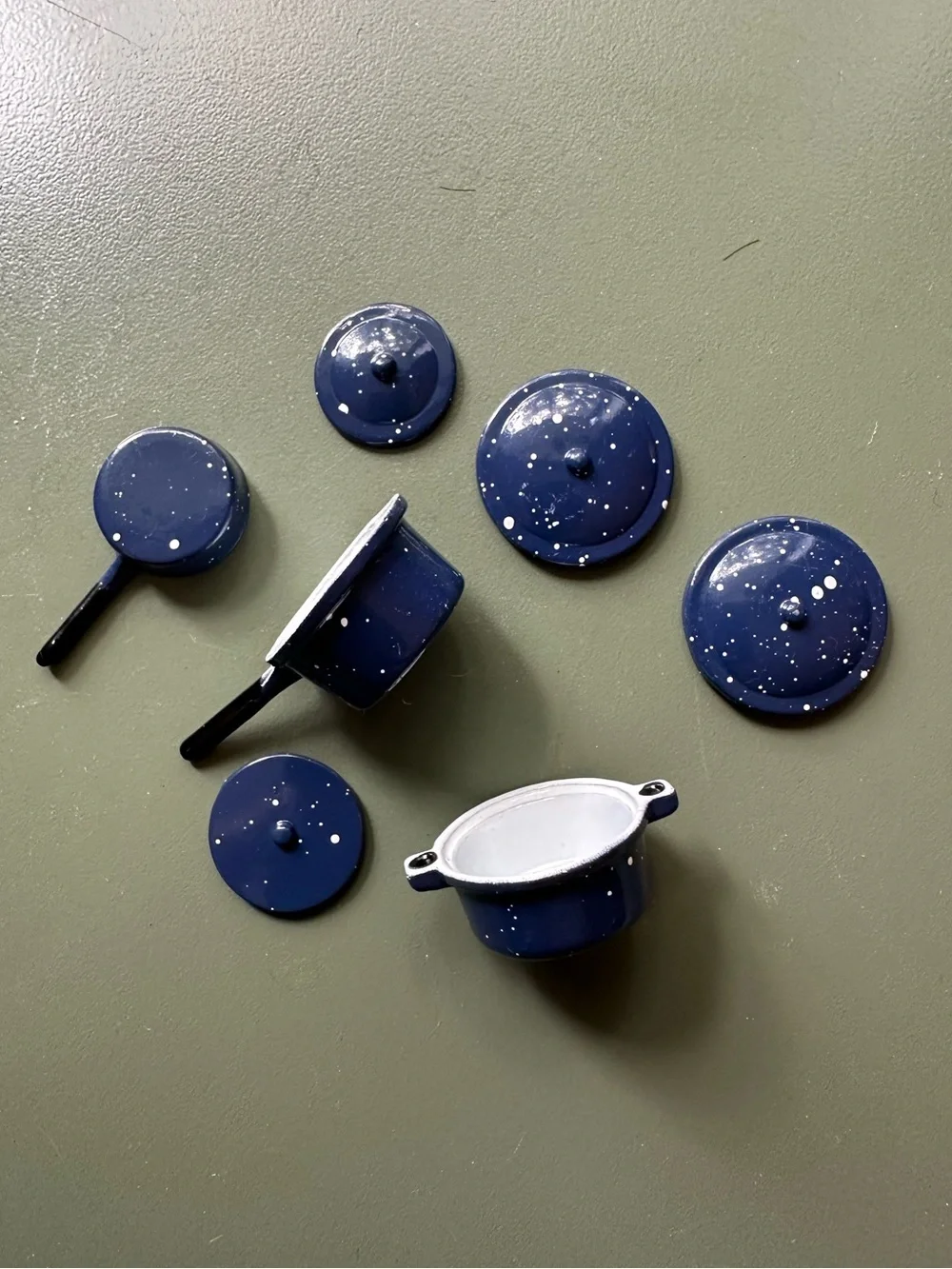 Tiny, enamel, pots with lids • metal